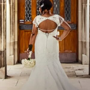 Elegant White Lace Wedding Dress